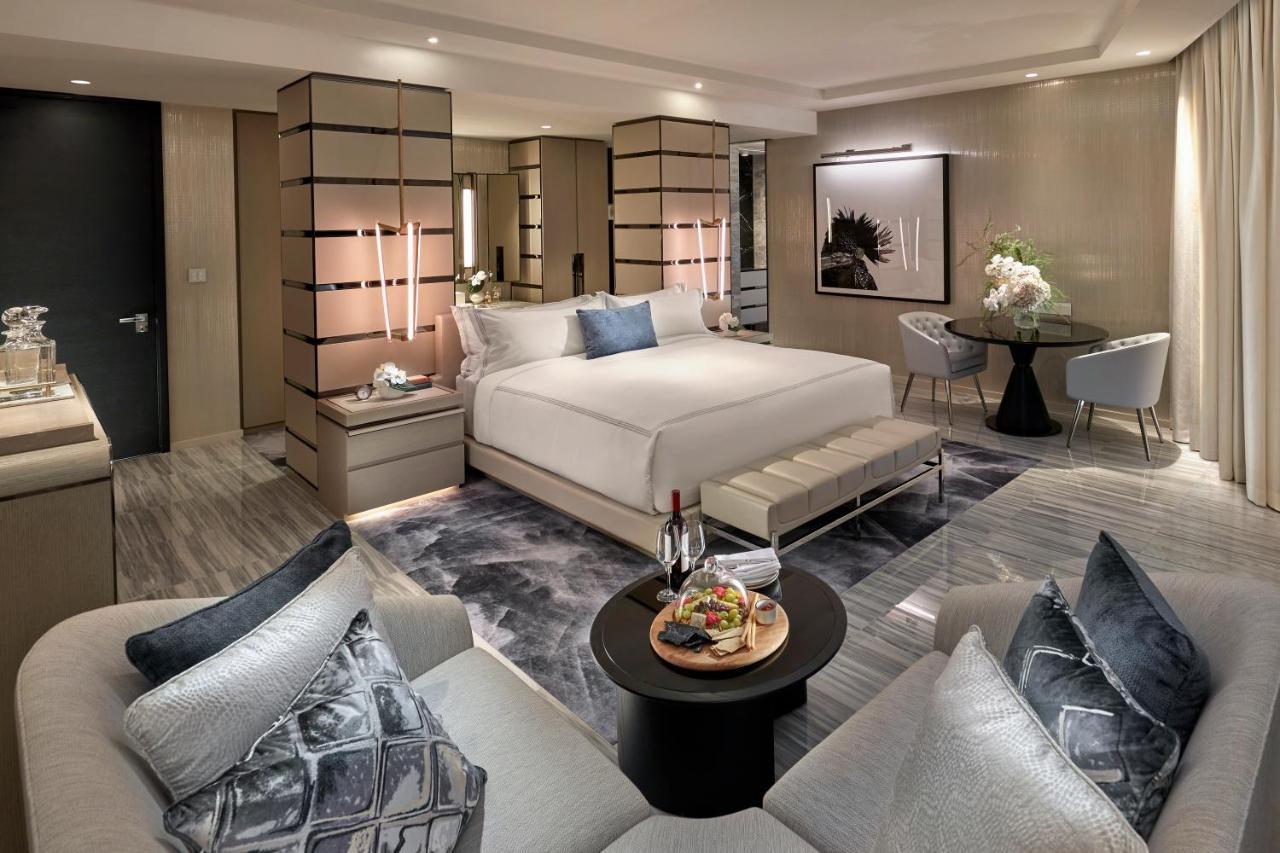 Hotel Crown Towers Sydney Esterno foto A suite at The Ritz-Carlton, Hong Kong